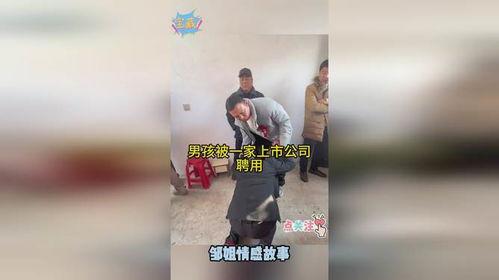 男孩们跪下,背后故事引人深思